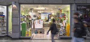 Grashüpfer Kinderschue in der Elisengalerie Aachen